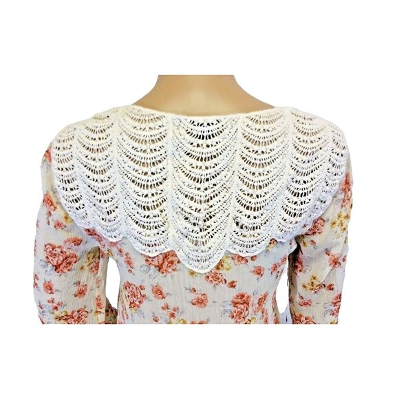 Happening in the Present Y2K Floral Top Open Crochet Back 3/4 Sleeve Size XS - Picture 6 of 8